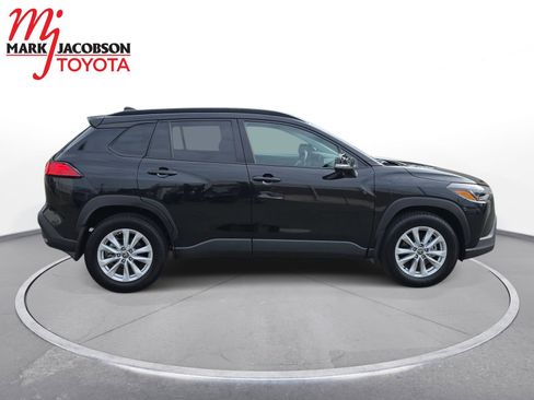 Used 2024 Toyota Corolla Cross LE image 7