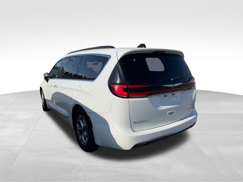 Used 2023 Chrysler Pacifica Limited image 7