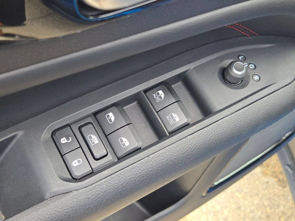 Certified 2025 Jeep Compass Trailhawk w/ Trailhawk Convenience Group AWD/4WD image 23