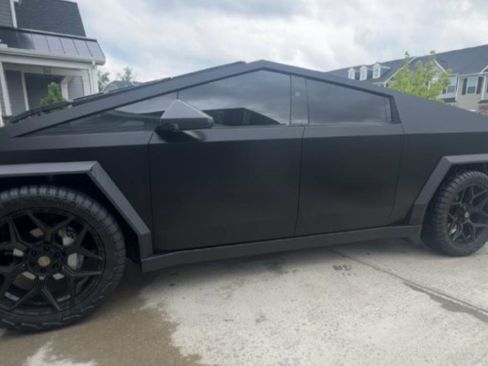 Used 2024 Tesla Cybertruck AWD Crew Cab image 6