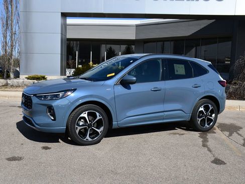 Used 2023 Ford Escape ST-Line Elite w/ Premium Technology Package image 2