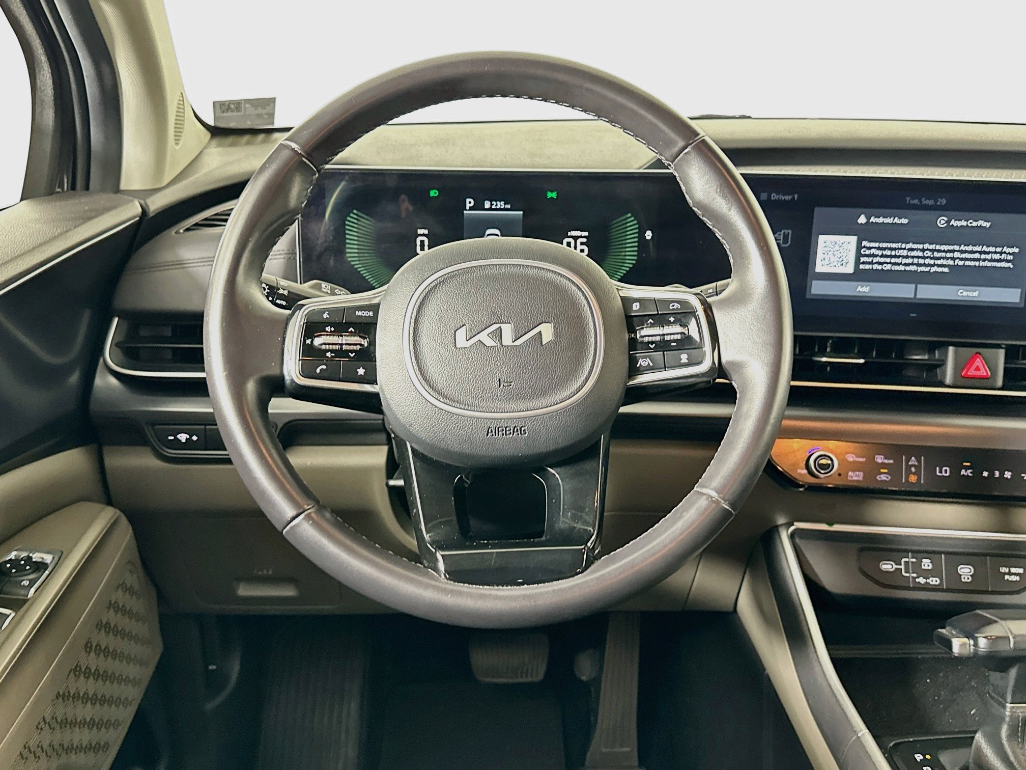 Used 2025 Kia Carnival FWD image 18
