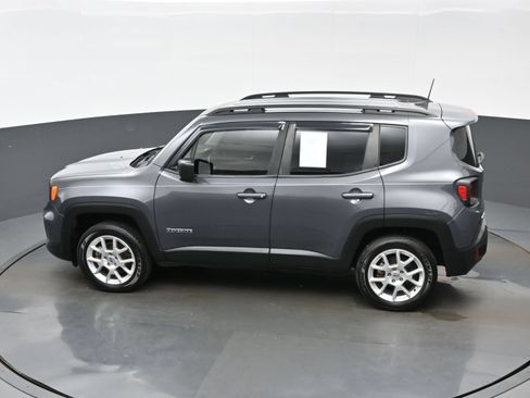 Used 2022 Jeep Renegade Latitude AWD/4WD image 34