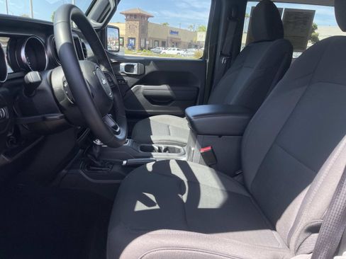 Used 2022 Jeep Wrangler Sport AWD/4WD image 15