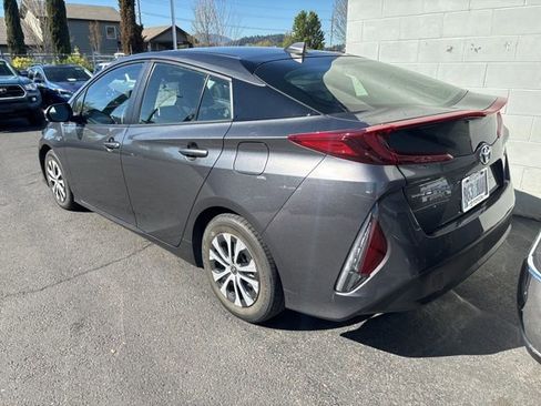 Used 2021 Toyota Prius Prime XLE image 3