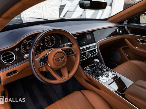 Used 2022 Bentley Flying Spur V8 image 24