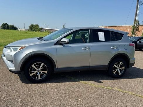 Used 2018 Toyota RAV4 XLE FWD image 3