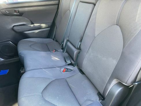 Used 2021 Toyota Highlander LE image 6