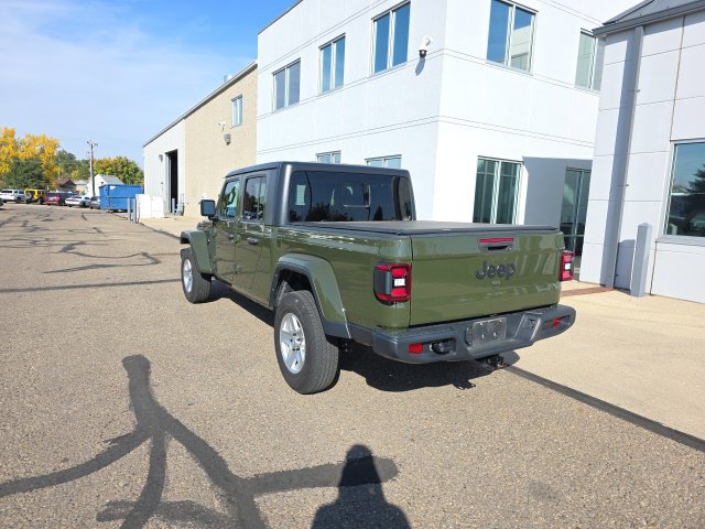 Used 2023 Jeep Gladiator Sport AWD/4WD image 7