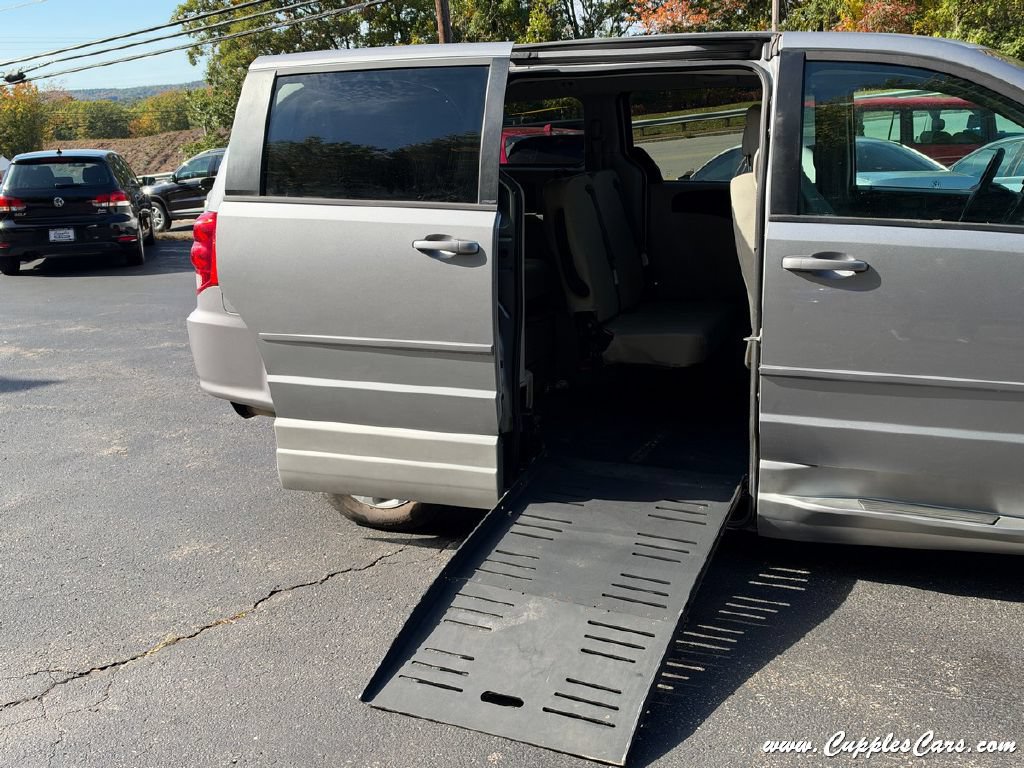 Used 2014 Dodge Grand Caravan SE w/ Quick Order Package 29E SE FWD image 16