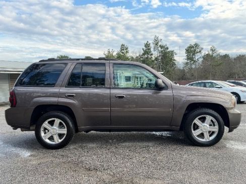Used 2008 Chevrolet TrailBlazer LT w/ Sun And Sound Package image 4