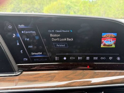 Used 2024 Cadillac Escalade Sport Platinum w/ LPO, ONYX Package AWD/4WD image 19