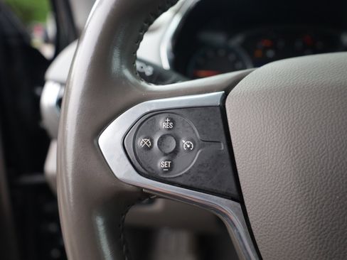 Used 2021 Chevrolet Traverse LT FWD image 19