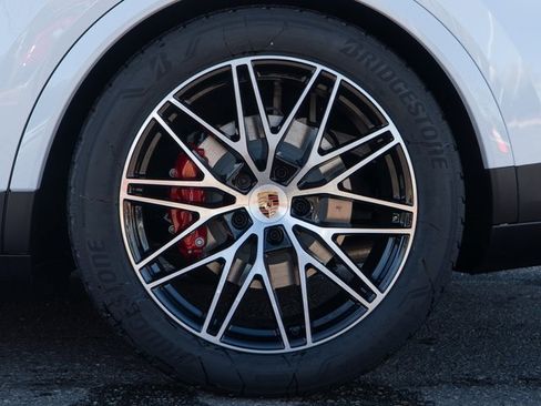 New 2026 Porsche Cayenne S image 13