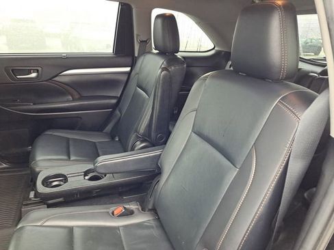 Used 2019 Toyota Highlander XLE AWD/4WD image 20