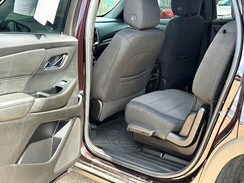 Used 2023 Chevrolet Traverse LT FWD image 25