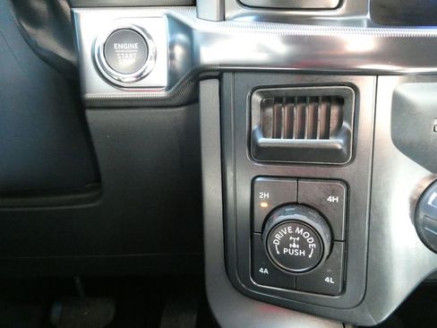 Used 2025 Ford F150 Lariat AWD/4WD image 26