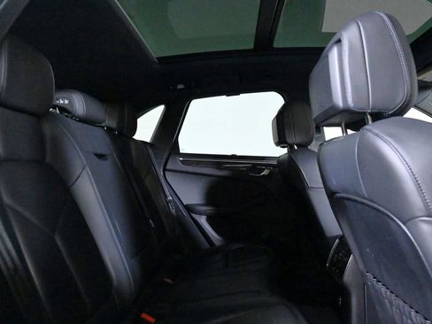 Certified 2024 Porsche Macan S AWD/4WD image 19