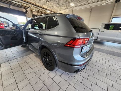 Used 2022 Volkswagen Tiguan SE R-Line FWD image 6