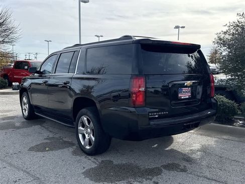 Used 2018 Chevrolet Suburban LT image 4