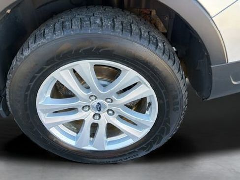 Used 2018 Ford Explorer XLT w/ Equipment Group 202A image 29