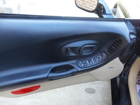 Used 2001 Chevrolet Corvette Coupe w/ Preferred Equipment Group2 image 19