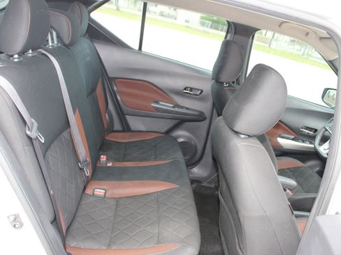 Used 2019 Nissan Kicks SR FWD image 23