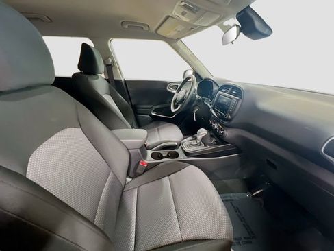 Certified 2025 Kia Soul LX image 26