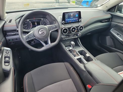 Certified 2025 Nissan Sentra SR FWD image 15