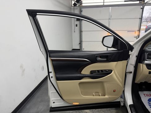 Used 2015 Toyota Highlander Limited Platinum image 13