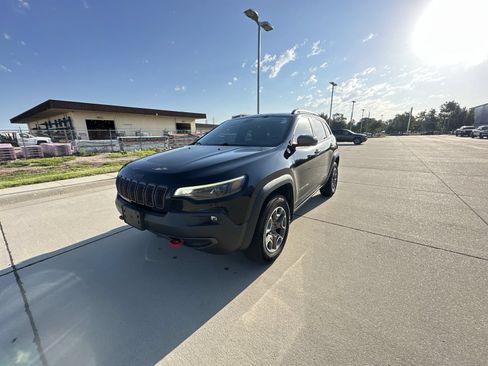 Used 2020 Jeep Cherokee Trailhawk w/ Cold Weather Group AWD/4WD image 16