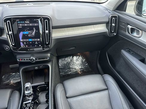 Used 2025 Volvo XC40 B5 Ultra w/ Climate Package image 18