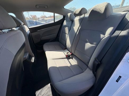 Used 2017 Hyundai Elantra SE w/ Cargo Package image 10