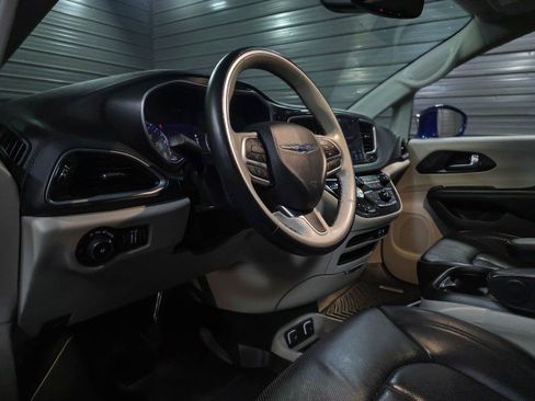 Used 2020 Chrysler Pacifica Limited image 10