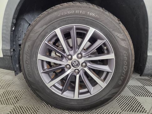 Used 2019 Toyota Highlander XLE FWD image 8