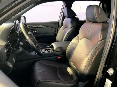 Used 2025 Honda Pilot Black Edition image 5