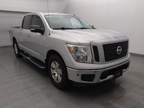 Used 2019 Nissan Titan SV w/ SV Convenience Package image 13