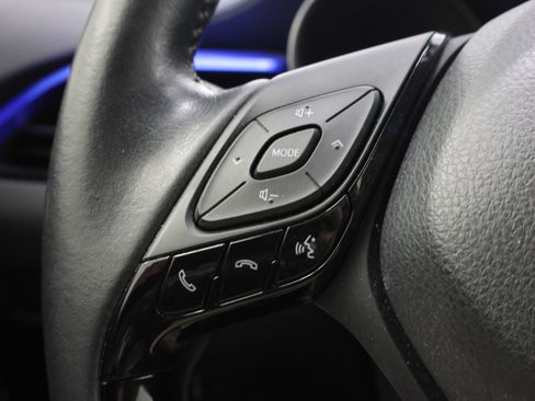 Used 2020 Toyota C-HR XLE FWD image 15