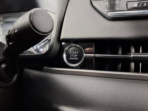 Used 2024 Mitsubishi Outlander SE Black Edition image 11