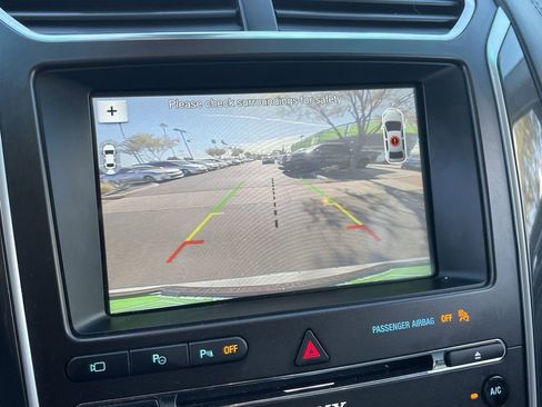 Used 2017 Ford Explorer Platinum image 28