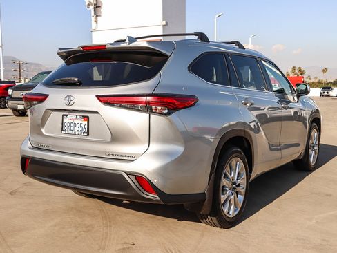 Certified 2020 Toyota Highlander Limited AWD/4WD image 7