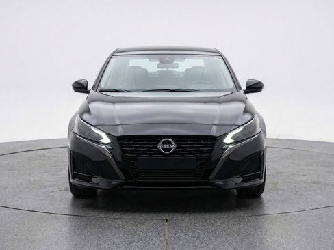 Used 2025 Nissan Altima 2.5 SV image 2