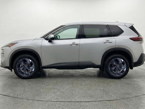 Used 2025 Nissan Rogue SV AWD/4WD image 5