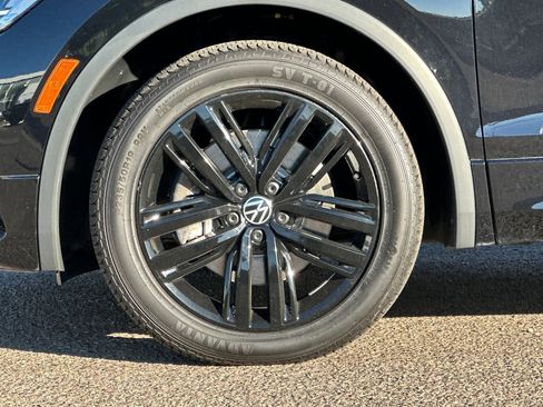 Used 2022 Volkswagen Tiguan SE R-Line image 26