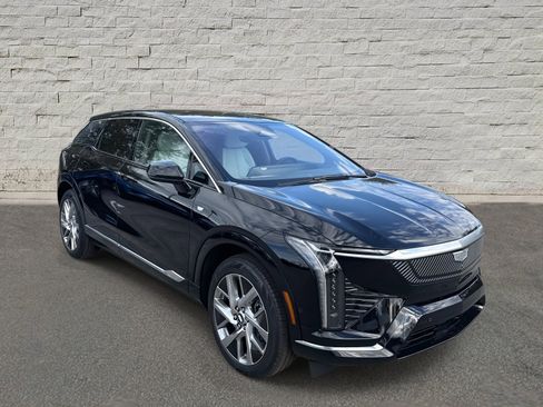 New 2026 Cadillac Optiq Luxury 1 image 3