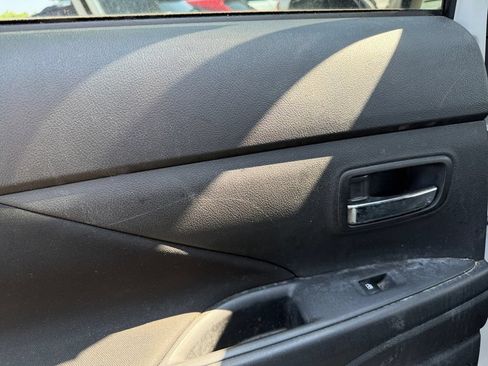 Used 2017 Mitsubishi Outlander SE FWD image 31