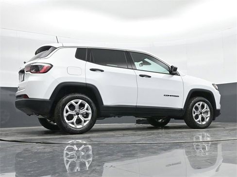 Used 2025 Jeep Compass Sport image 37
