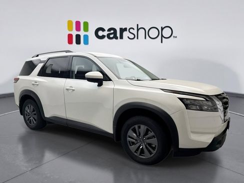 Used 2024 Nissan Pathfinder SV FWD image 7