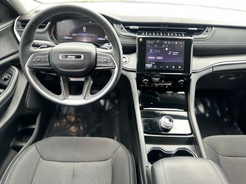 Used 2024 Jeep Grand Cherokee Laredo X AWD/4WD image 10