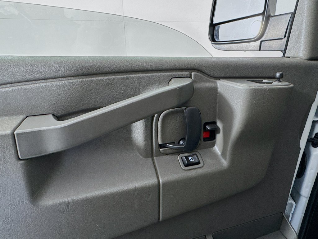 Used 2020 Chevrolet Express 2500 RWD image 14